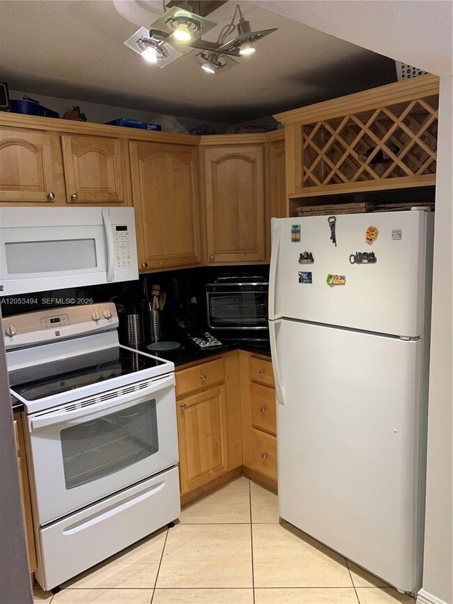 Photo - 210 SW 11th St Unit 204
