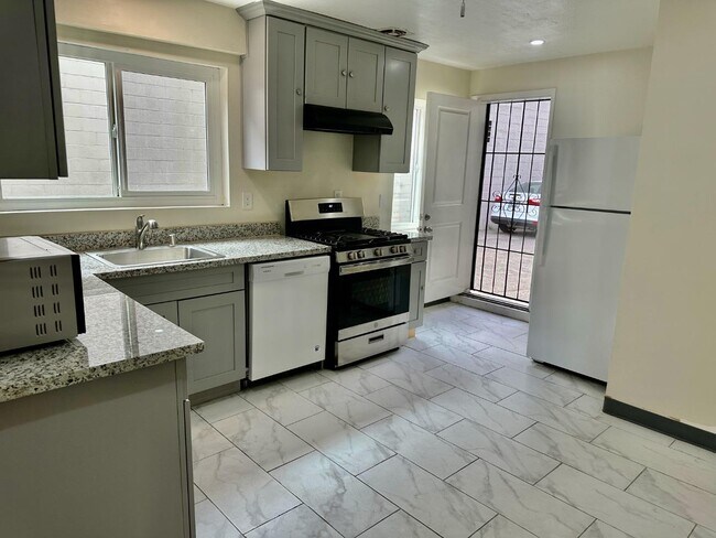 Photo - 5478 Vicente Way