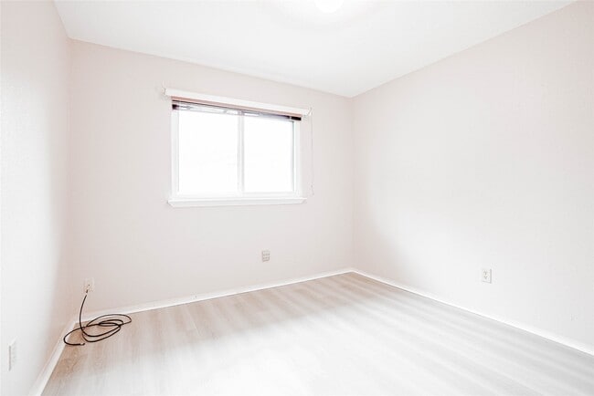 Building Photo - 1103 W Brompton Dr