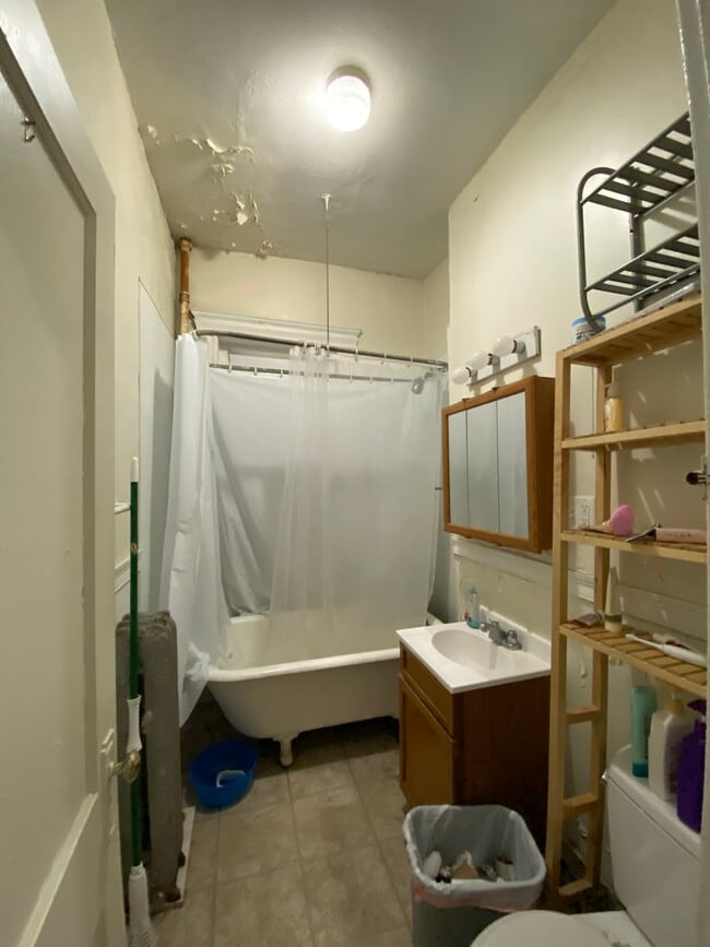 Photo - 1355 Commonwealth Ave Unidad #4