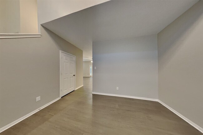 Photo - 131 Lissa Ln