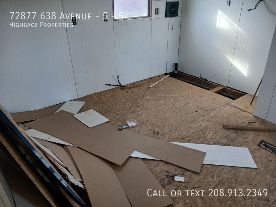 Photo - 72877-72638 638 Ave