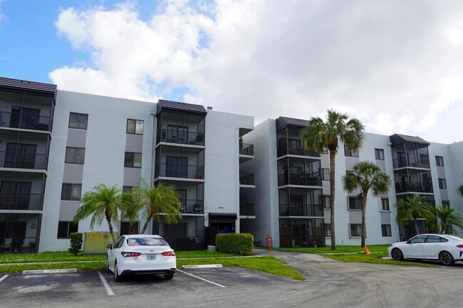 Building Photo - 3720 N Pine Island Rd Unit 334