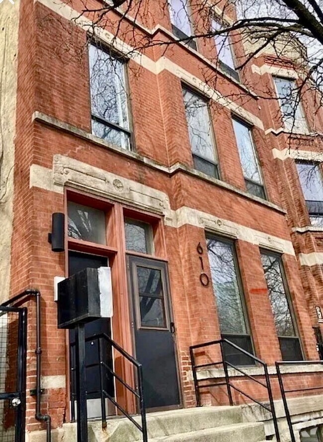 Building Photo - 610 N May St Rental