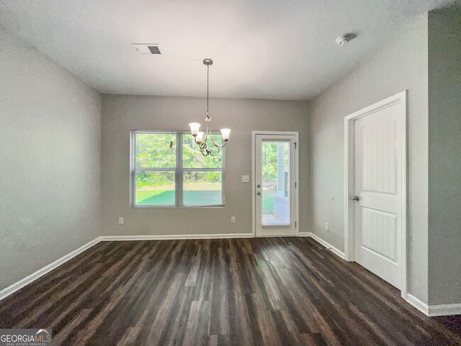 Photo - 212 Daisy Cir