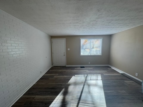 Photo - 907 Dover Dr