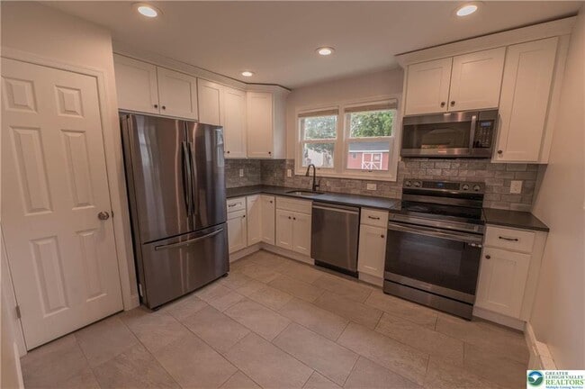 Photo - 137 Lee St