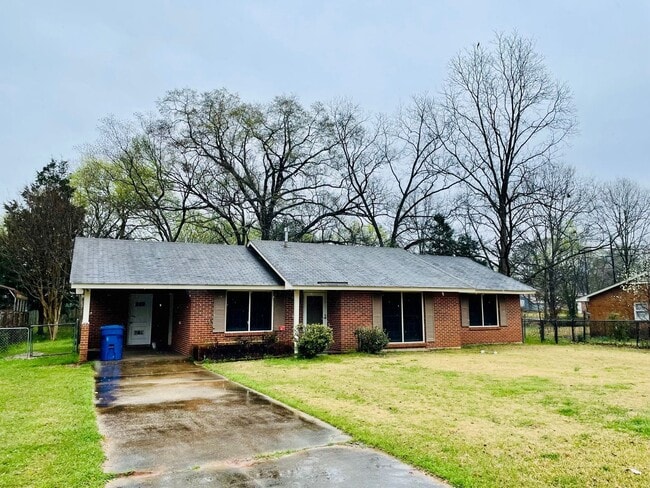 Building Photo - 3 Bed, 2 Bath Home in Prattville!