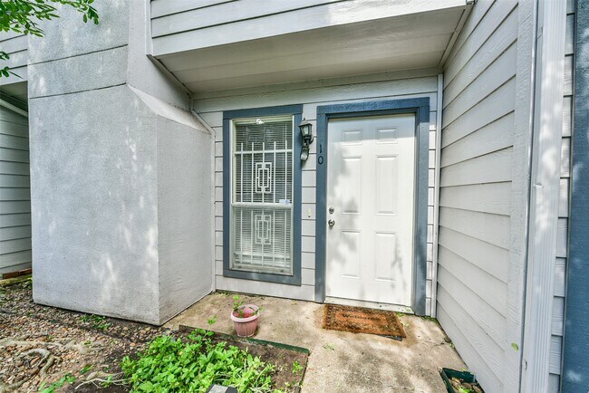 5917 Fairdale Ln Unit 10