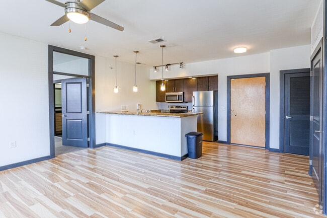 2BR, 2BA