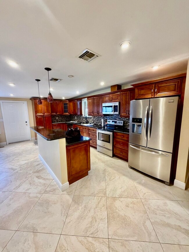 Photo - 2425 Ceceile Ave