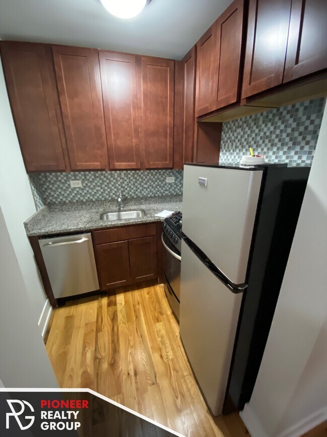 Photo - 512 W Arlington Pl Apartments Unit 4