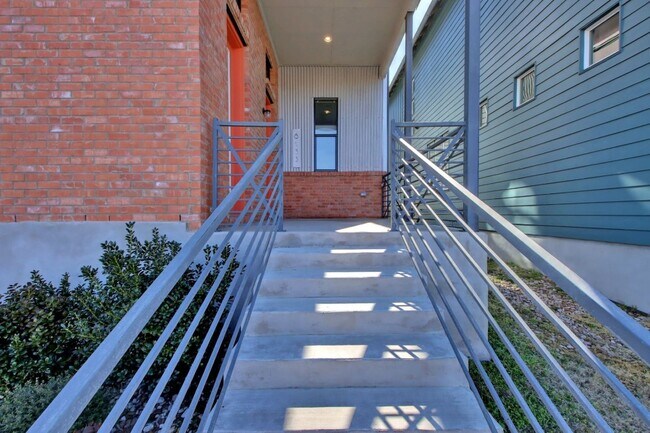 Photo - 6133 Seville Dr