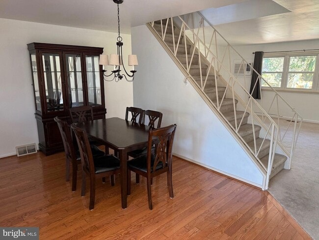 3555 Churchill Ln
