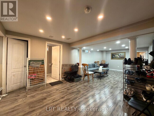 Photo - 31 Denali Cres