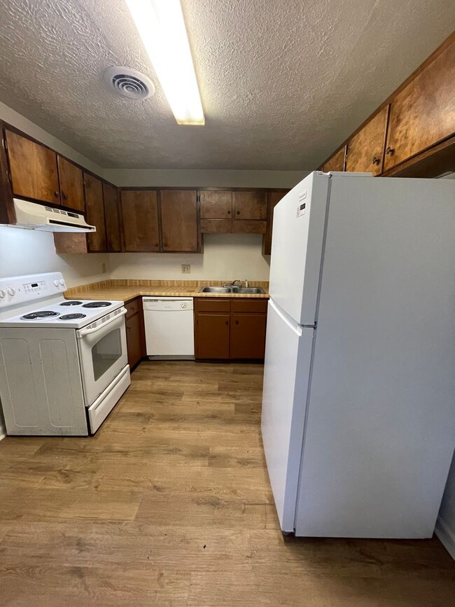Photo - 102 Redstone Dr