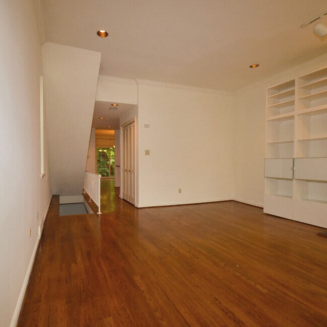 Photo - 331 Denniston St