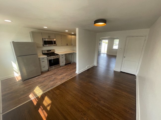 Photo - 938 Brenton Rd