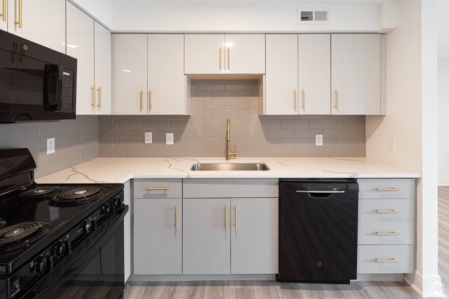 OPEN KITCHEN