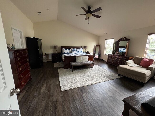 Photo - 220 Fountain Ln