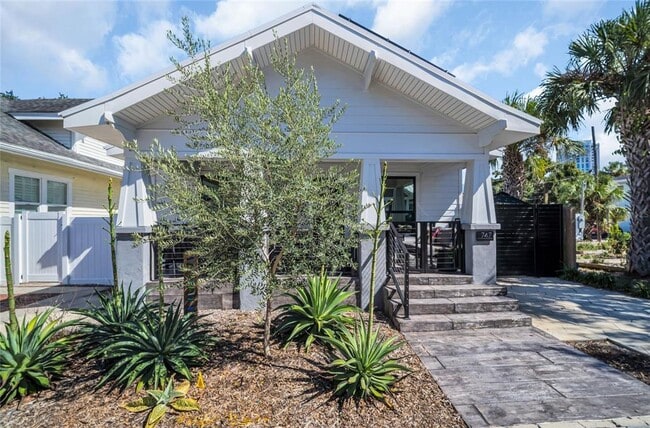 Photo - 747 2nd St N