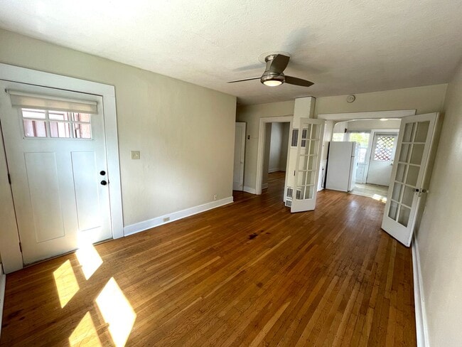 Photo - Vintage 1 Bedroom with Hardwood Floors, Close-In Location Unit 1336