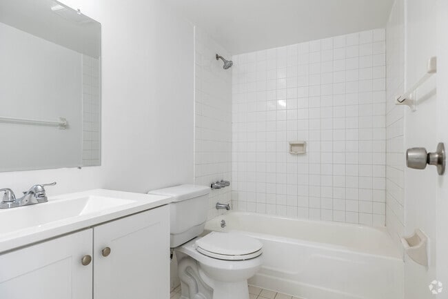 2 BR, 2 BA - 1,300SF