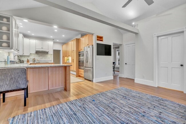 27 Belknap St
