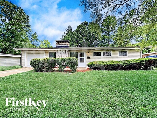 Building Photo - 805 Robinwood Dr