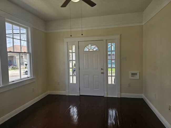 3 Bedroom Apt. steps from Xavier University New Orleans - 3 Bedroom Apt. steps from Xavier University New Orleans Unit 4702 Euphrosine