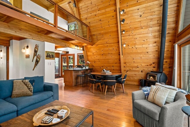 Photo - 729 Tyner Way