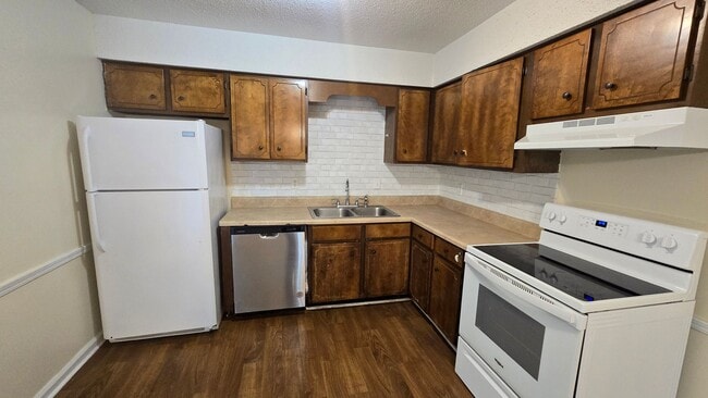 Photo - 1097 Live Oak Dr