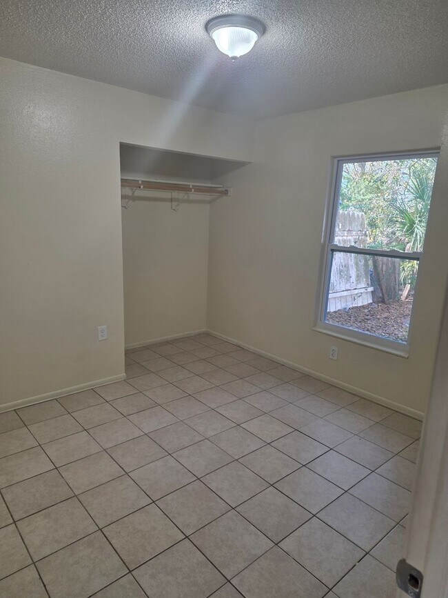 Photo - 3/2 DUPLEX