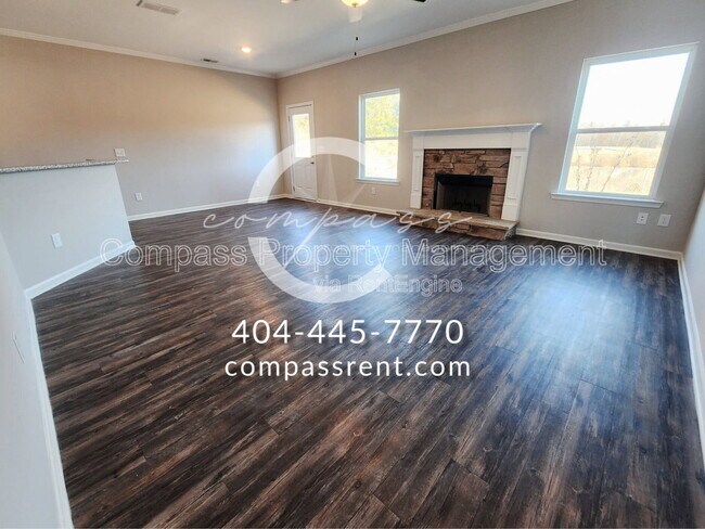 Photo - 105 Squarewood Ln NW