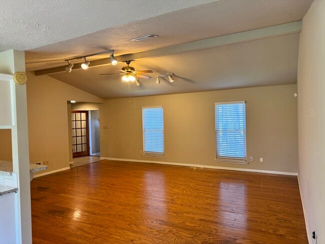 Photo - 9811 Charter Ridge Dr