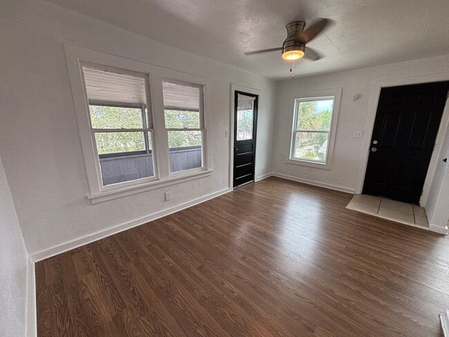 Building Photo - 217-219 Congress Ave Unit 217 Congress Ave