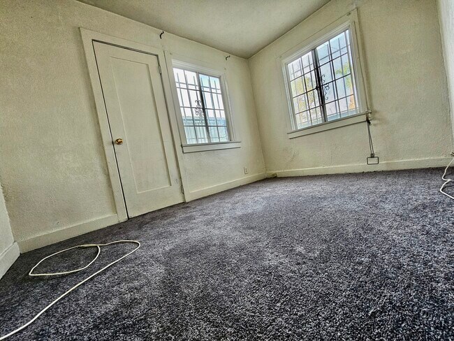 Photo - 1007 W 74th St