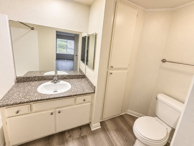 15009 Moorpark St Unit 213