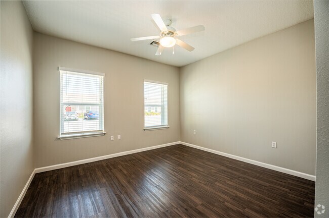 2BR, 2BA - 1,002SF - Primary Bedroom