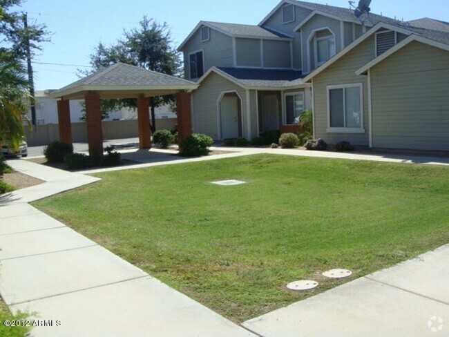Building Photo - 2 bedroom townhome!