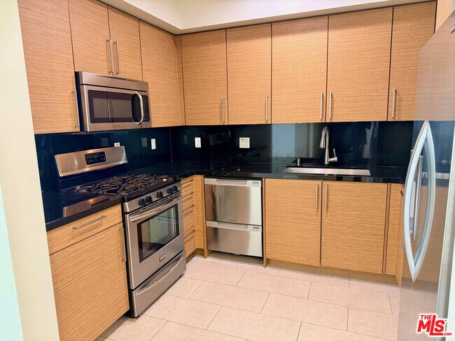 Photo - 1751 Appian Wy Unit 302