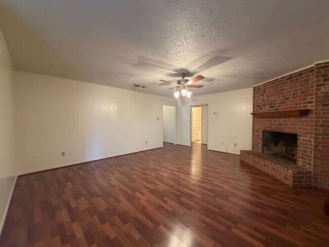 Photo - 3 bedroom 2 bath house with 2 car garage