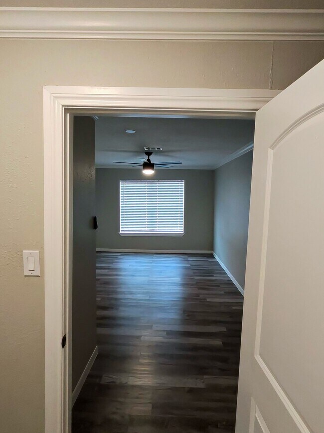 Photo - 904 Westview Cir