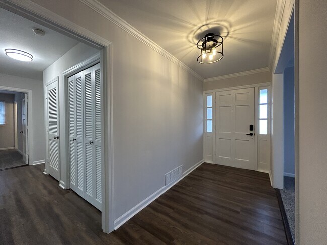 Photo - 609 Windsor Rd
