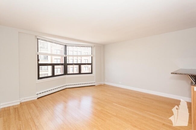 Building Photo - 445 W Wellington Ave Rental