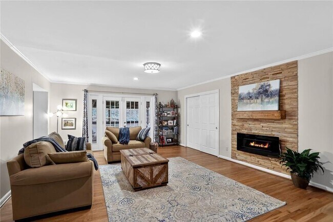 Photo - 2560 Skyland Trail NE