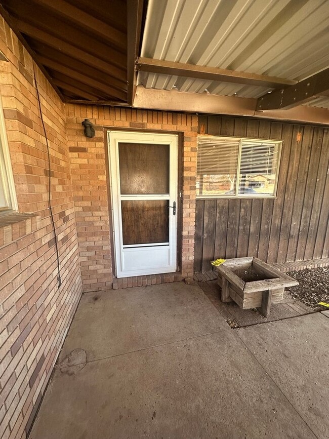 Photo - Big and Spacious 5 Bed Home! Huge Back Yard!