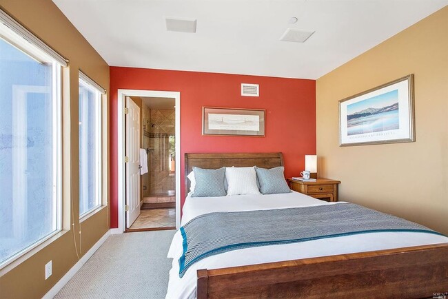 Building Photo - 933 Bridgeway Rental
