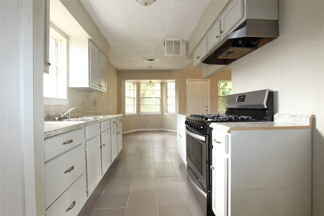 Photo - 3111 Long Meadow Dr