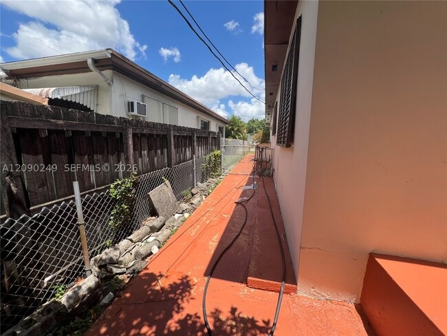 Photo - 260 W 15th St